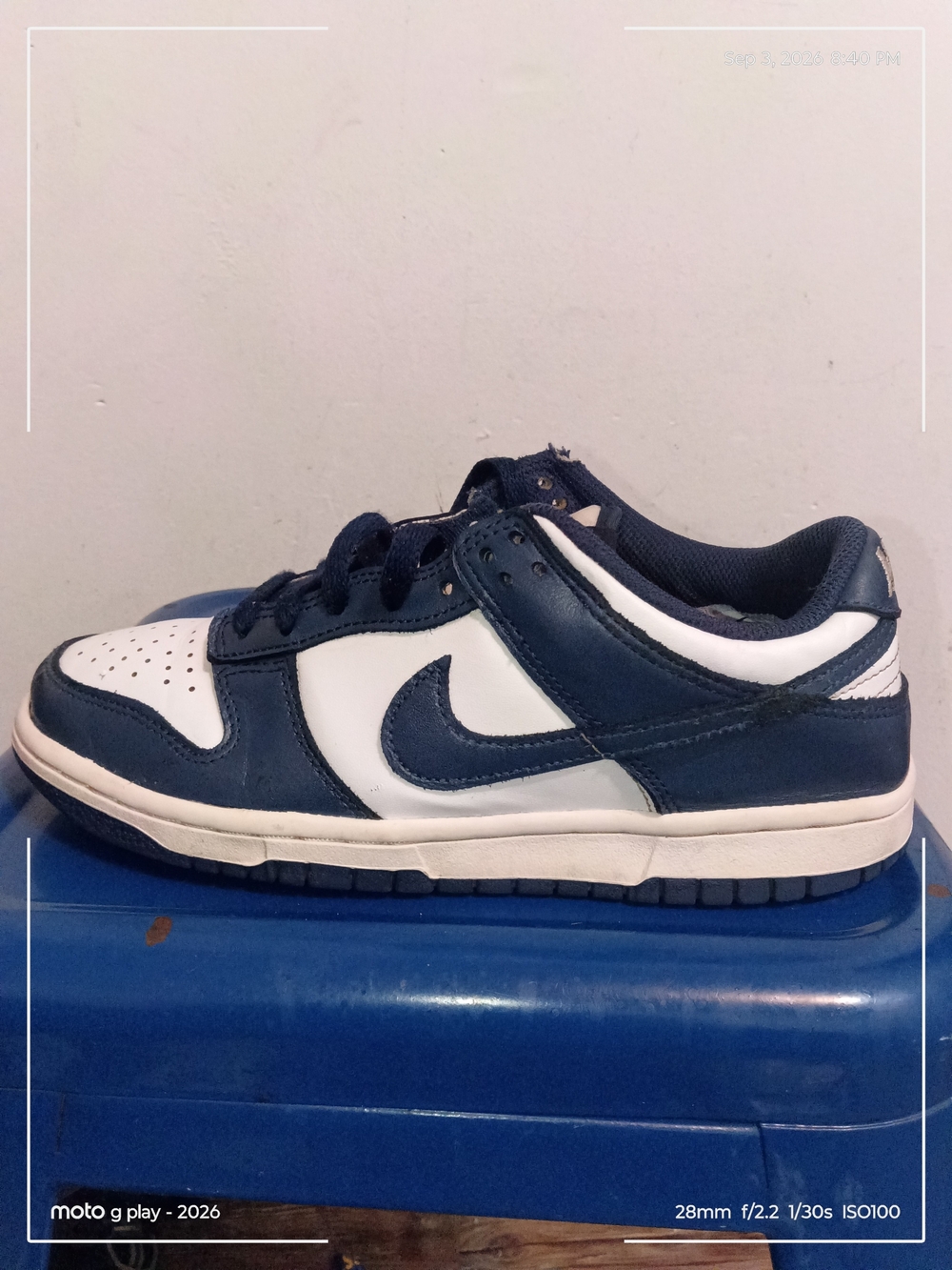 Nike Menβs Low-Top Sneaker - Navy and White